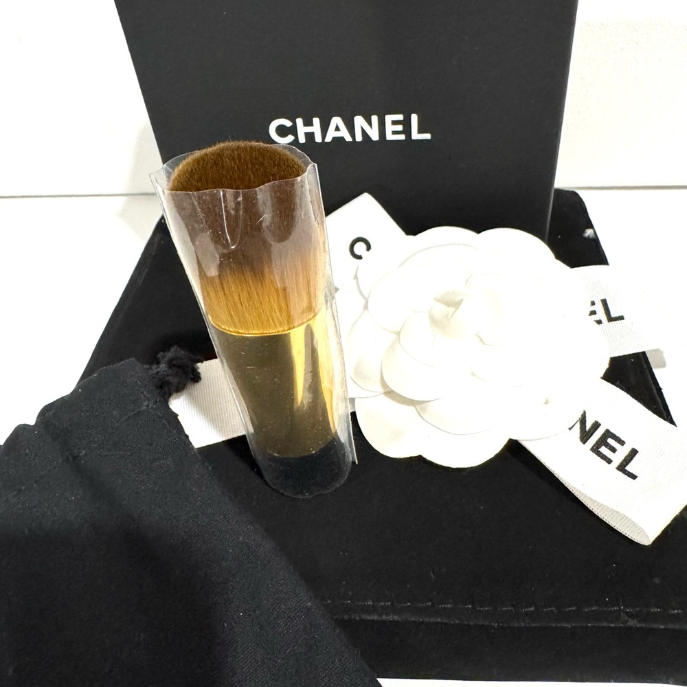 Chanel Sublimage Makeup Brush with Black Pouch